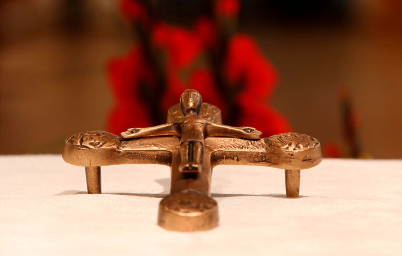 Christliches Kreuz liegend